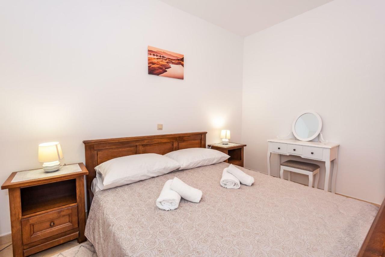Apartmani Marina Klek Buitenkant foto