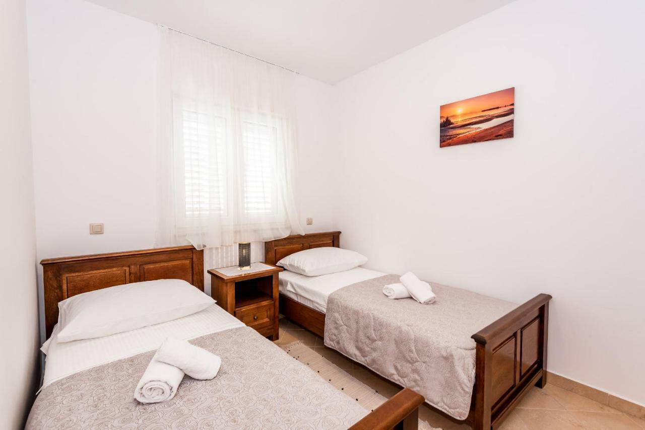 Apartmani Marina Klek Buitenkant foto
